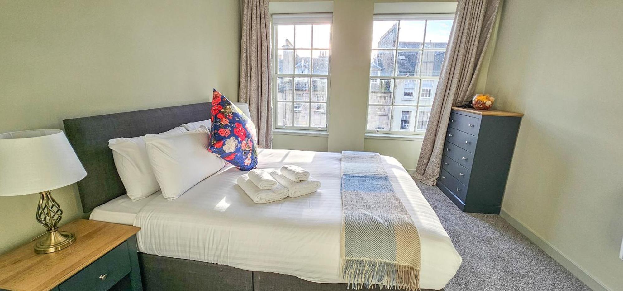 Royal Mile - Bright 2 Bedroom Apartment Единбург Екстериор снимка