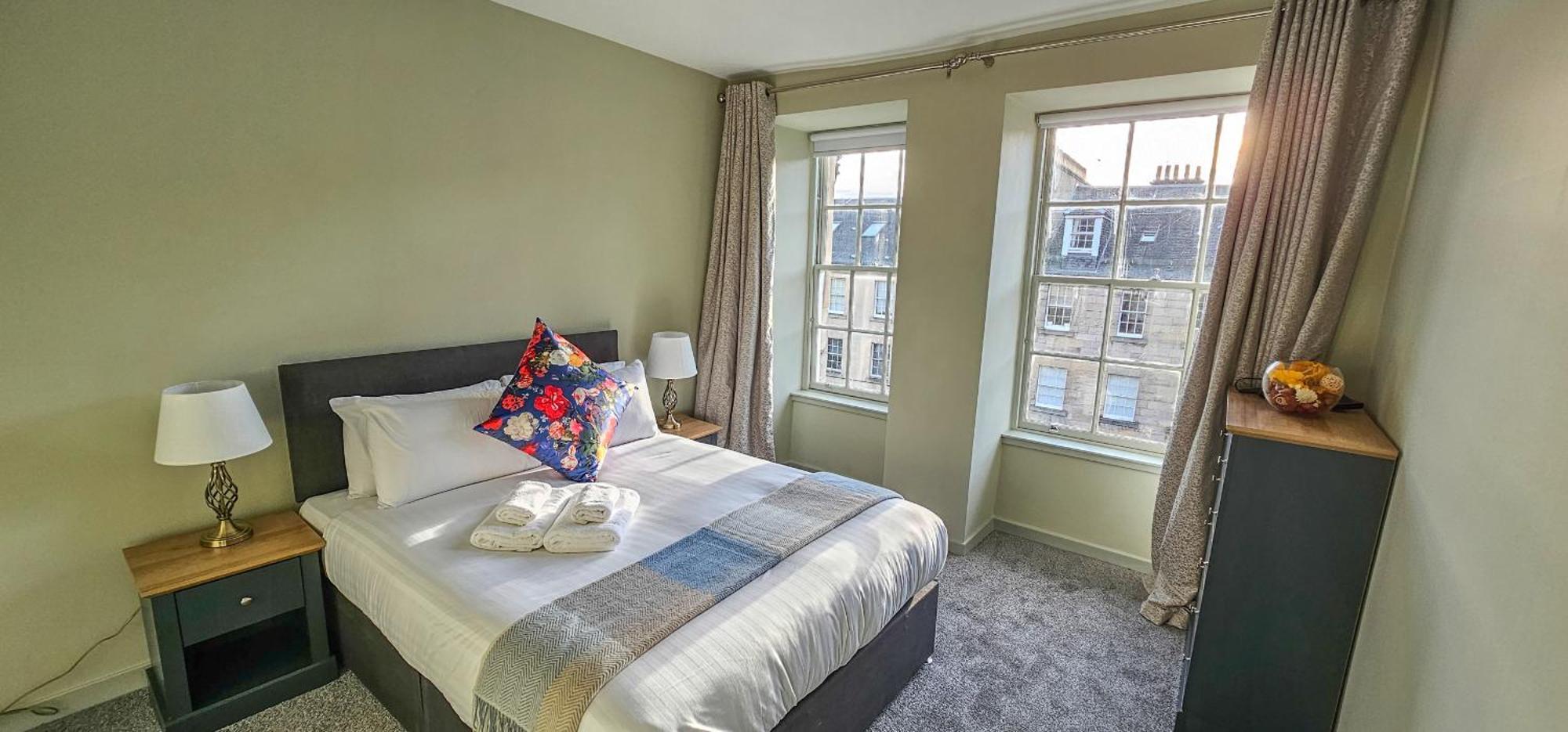 Royal Mile - Bright 2 Bedroom Apartment Единбург Екстериор снимка